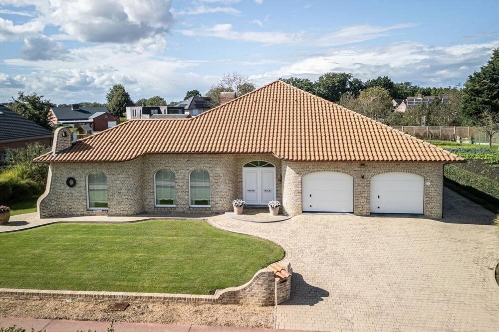 Huis te koop in Houtvenne 2235 599000.00€ 3 slaapkamers 354.00m² - Zoekertje 477001