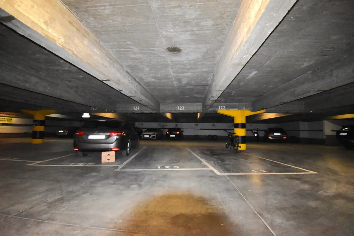 Parking & garage te  koop in Antwerpen 2000 35000.00€  slaapkamers m² - Zoekertje 476397