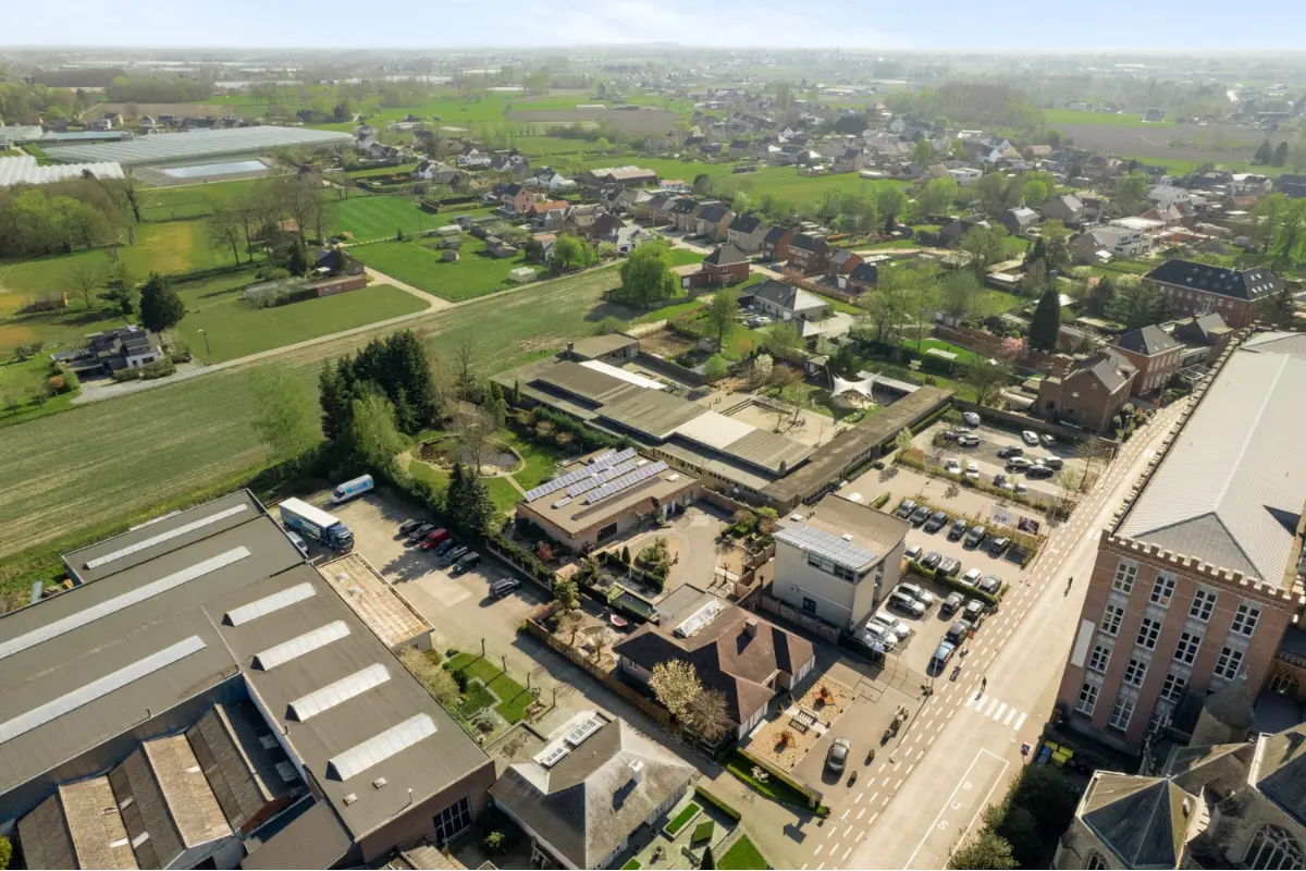 Handelszaak te  koop in Onze-Lieve-Vrouw-Waver 2861 1349000.00€  slaapkamers m² - Zoekertje 477113