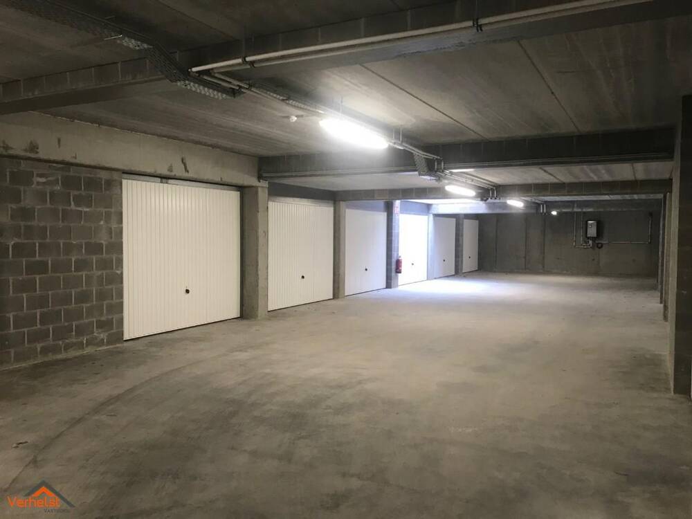 Parking & garage te  huur in Sint-Job-in-'t-Goor 2960 120.00€  slaapkamers m² - Zoekertje 481504