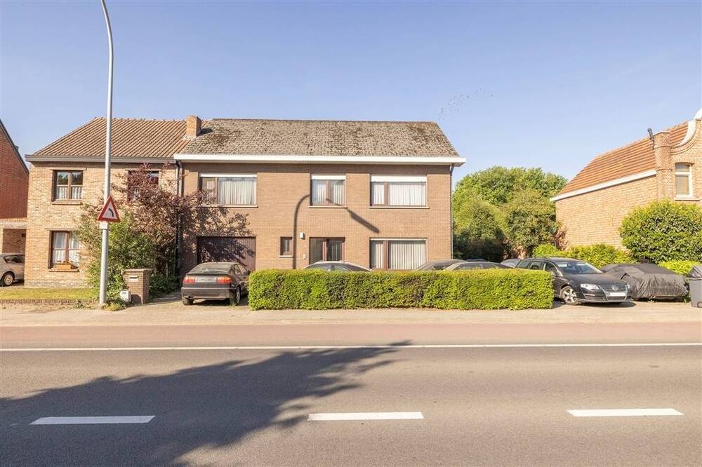 Huis te koop in Herentals 2200 325000.00€ 2 slaapkamers 266.00m² - Zoekertje 483374