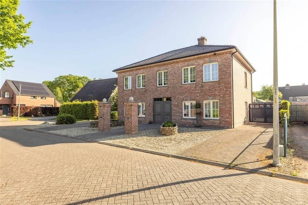 Huis te koop in Malle 2390 649900.00€ 4 slaapkamers 245.00m² - Zoekertje 484007