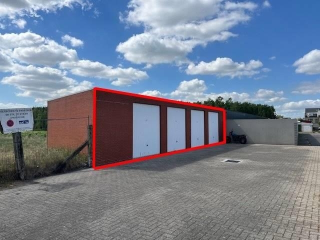 Box te  koop in Hoevenen 2940 35000.00€  slaapkamers m² - Zoekertje 483927