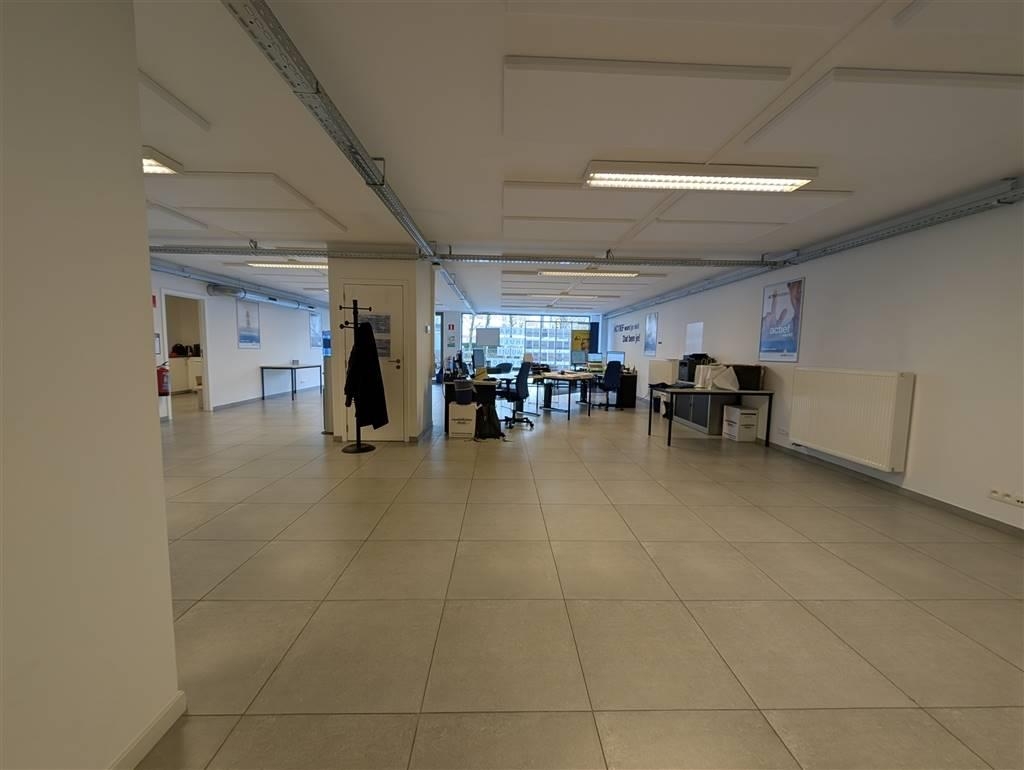 Handelszaak te  huur in Mortsel 2640 2200.00€  slaapkamers m² - Zoekertje 484485