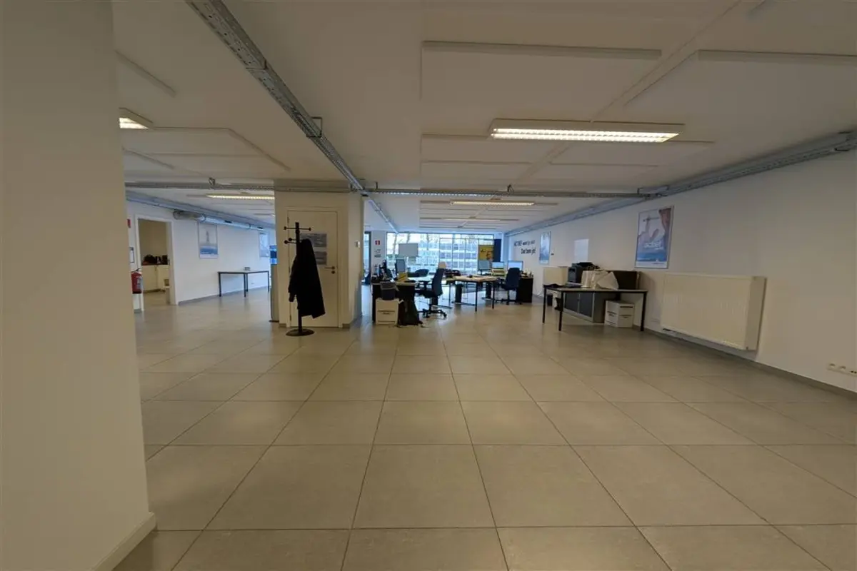 Handelszaak te  huur in Mortsel 2640 1950.00€  slaapkamers m² - Zoekertje 484485