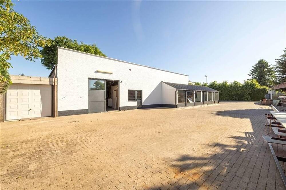 Handelszaak te koop in Malle 2390 569000.00€ slaapkamers m² - Zoekertje 484851