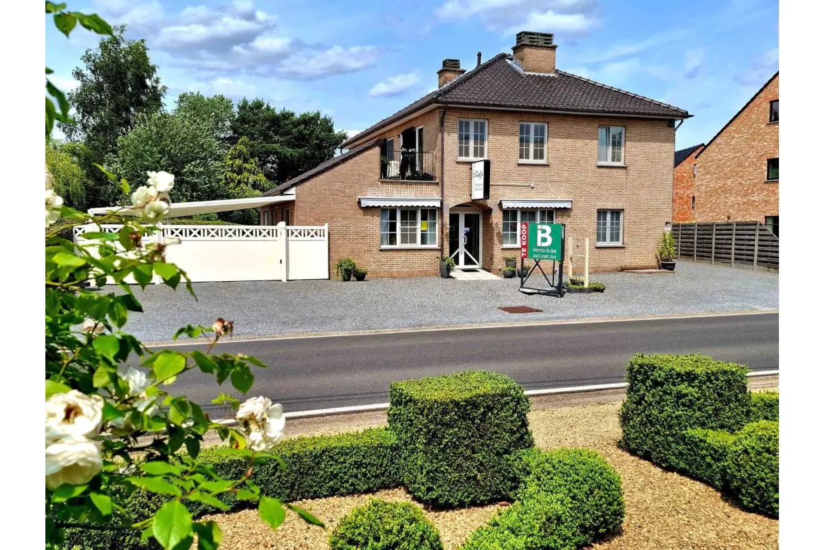 Mixgebouw te  koop in Balen 2490 499000.00€ 3 slaapkamers 500.00m² - Zoekertje 490748