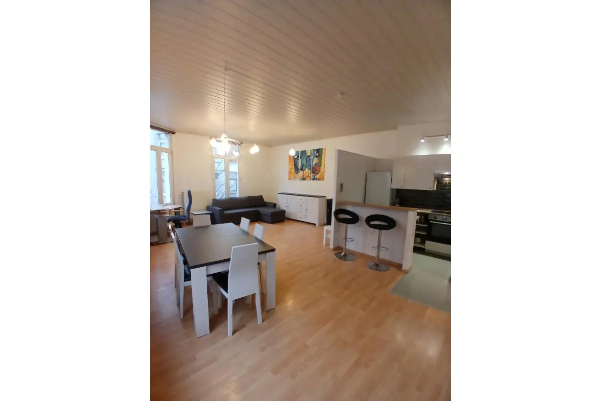 Appartement te  huur in Berchem 2600 1150.00€  slaapkamers m² - Zoekertje 490170