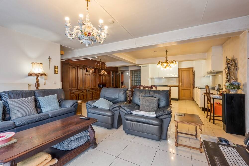 Appartement te koop in Burcht 2070 280000.00€ 4 slaapkamers 230.00m² - Zoekertje 491687