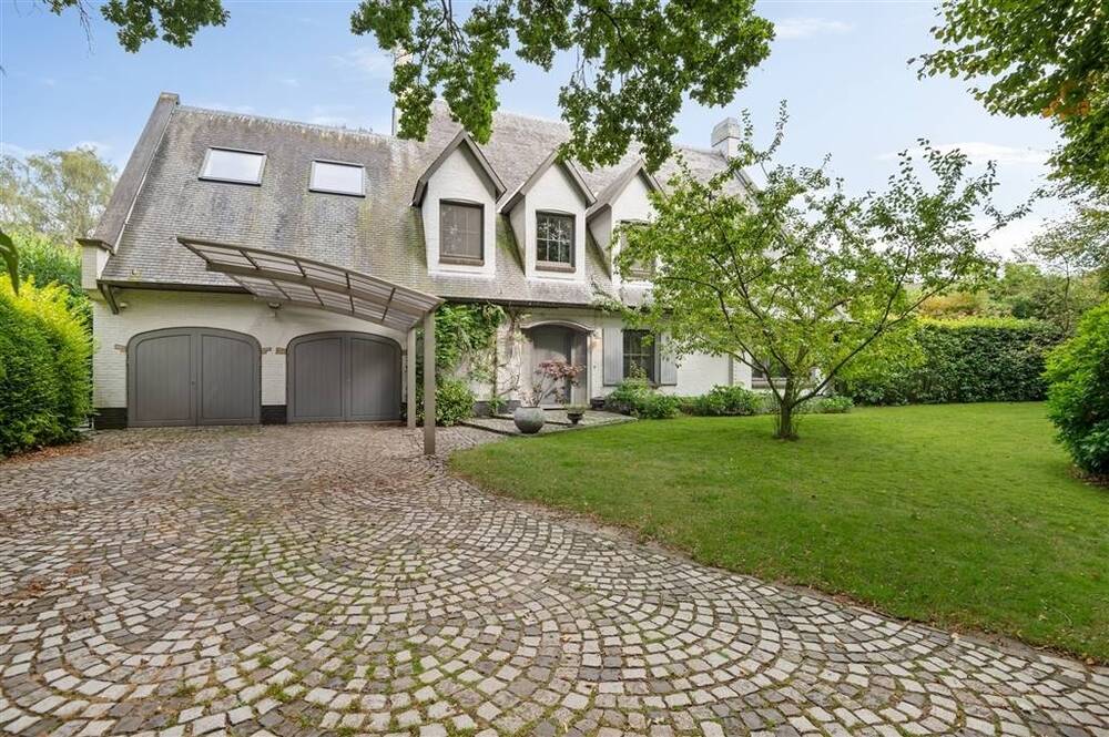 Villa te  koop in Brasschaat 2930 975000.00€ 6 slaapkamers 375.00m² - Zoekertje 491305