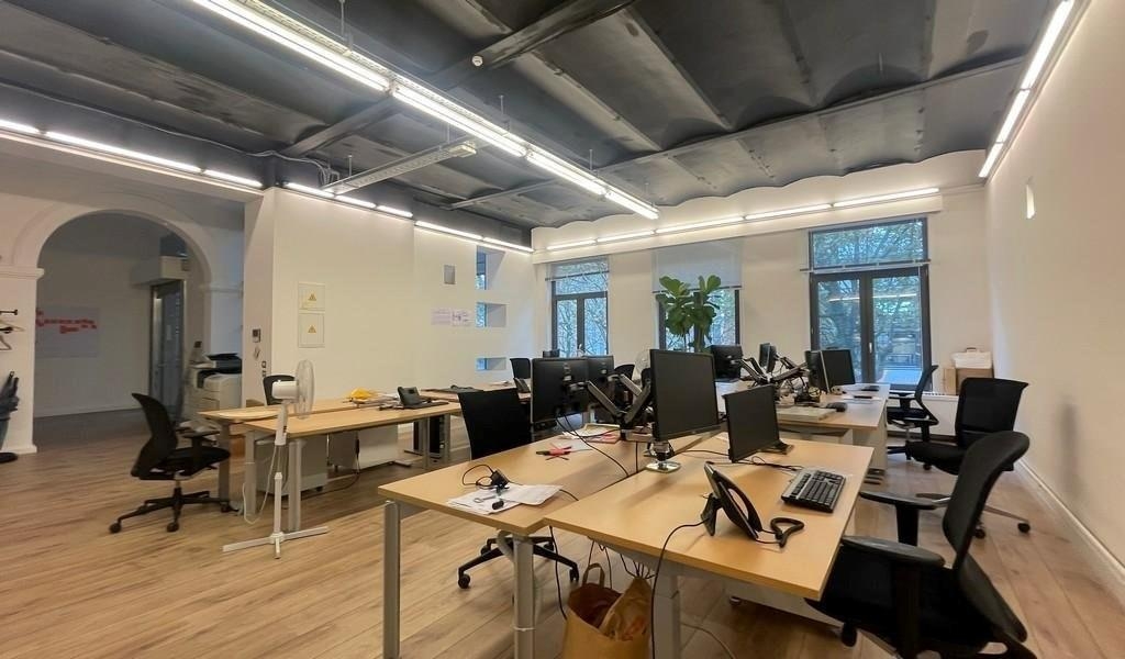 Handelszaak te  huur in Antwerpen 2000 2450.00€  slaapkamers 203.00m² - Zoekertje 492446