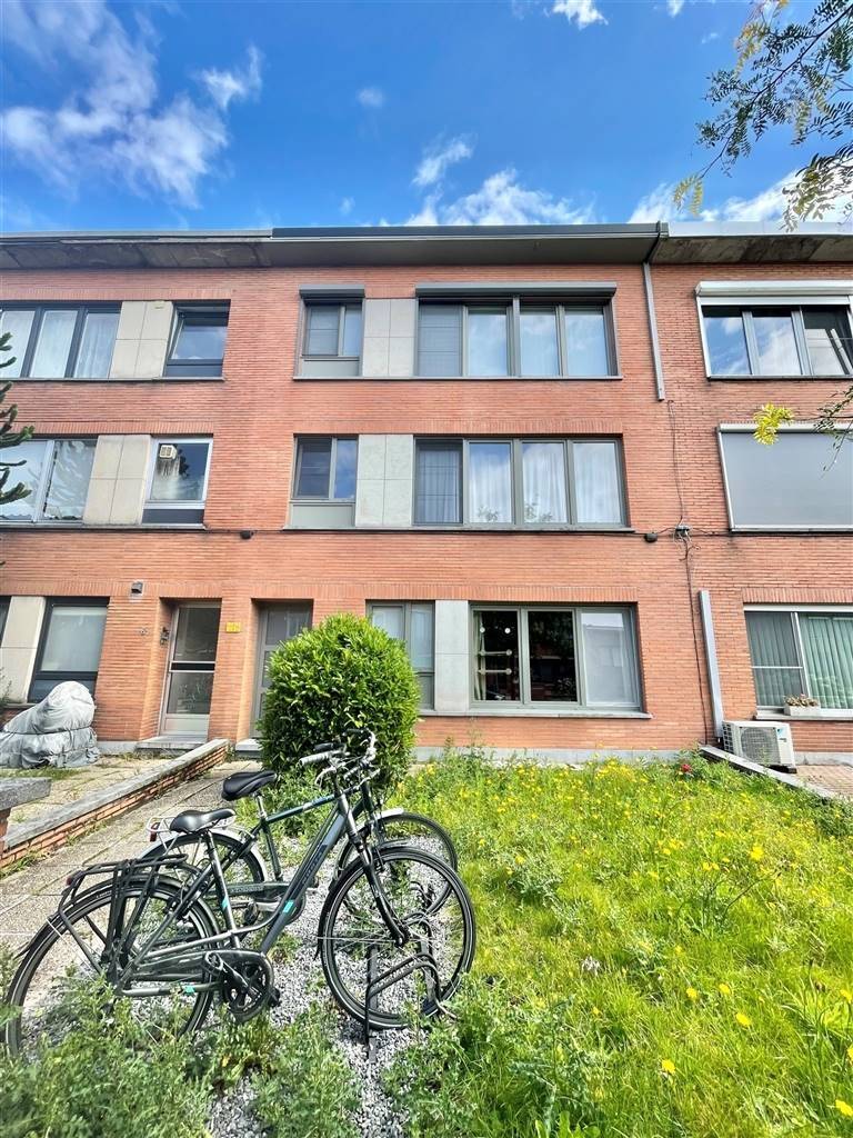 Benedenverdieping te  huur in Berchem 2600 1150.00€ 2 slaapkamers 77.00m² - Zoekertje 492378