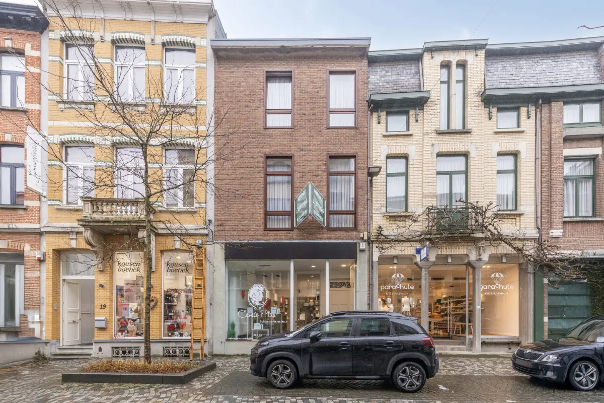 Huis te  koop in Mortsel 2640 517000.00€ 2 slaapkamers 260.00m² - Zoekertje 502050