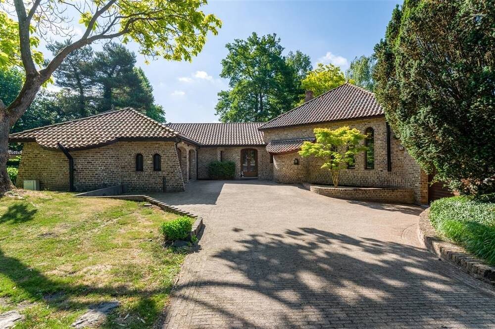 Huis te koop in Malle 2390 869000.00€ 3 slaapkamers 350.00m² - Zoekertje 501469