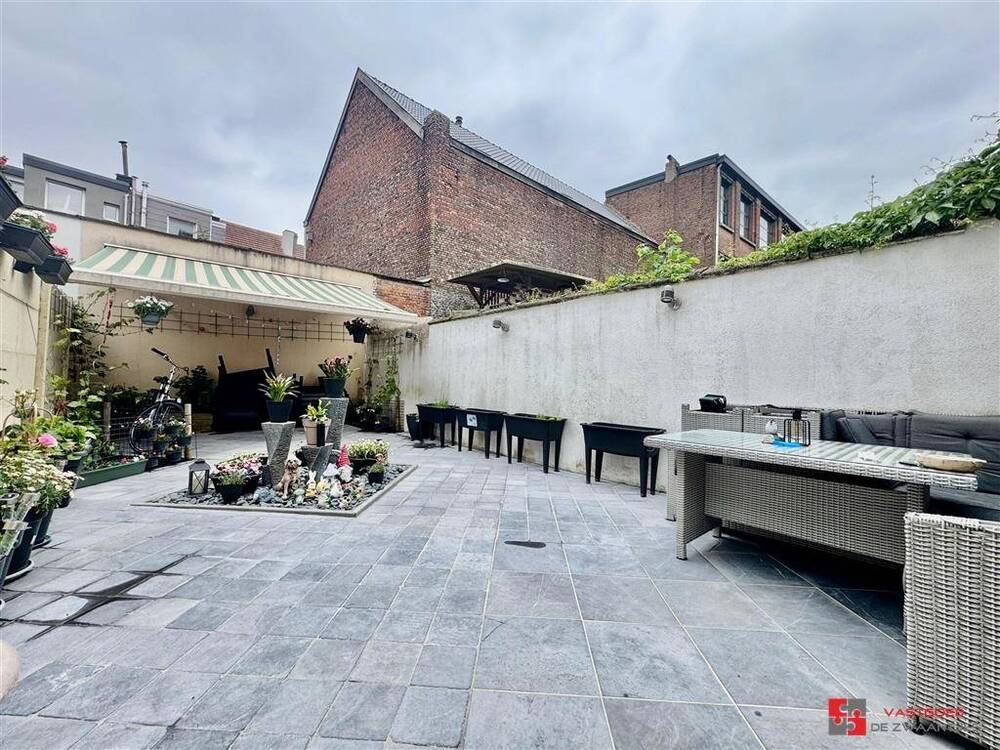 Huis te koop in Berchem 2600 398000.00€ 5 slaapkamers 227.00m² - Zoekertje 499628