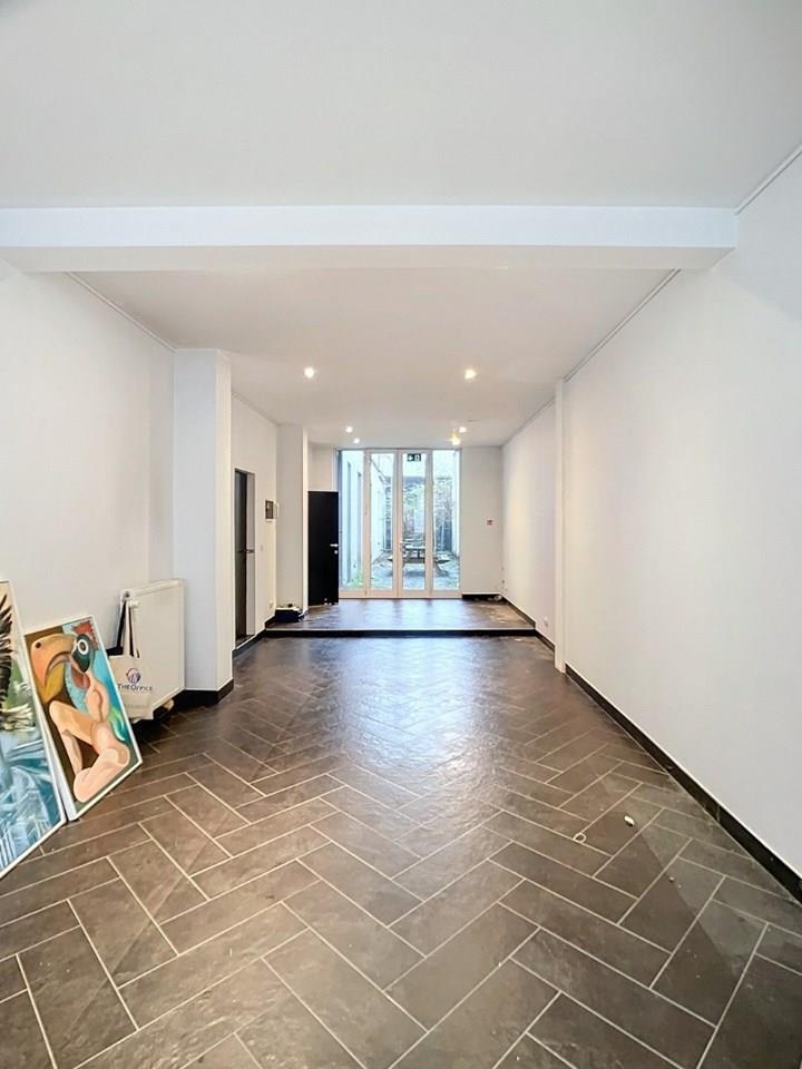 Handelszaak te  huur in Antwerpen 2018 1450.00€  slaapkamers m² - Zoekertje 499893