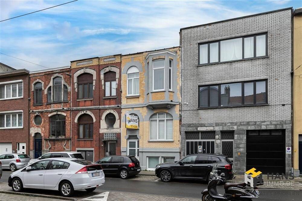 Huis te koop in Deurne 2100 385000.00€ 3 slaapkamers 287.00m² - Zoekertje 498578