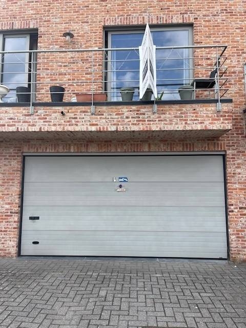 Box te in Zoersel 2980 150.00€ slaapkamers m² - Zoekertje 497608