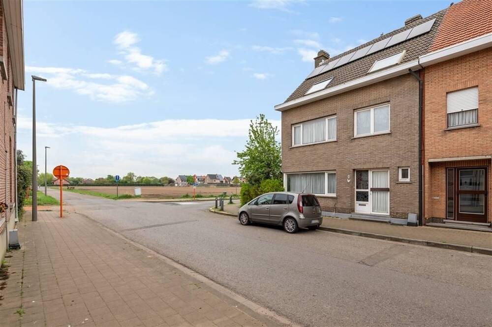 Huis te  koop in Hoevenen 2940 349000.00€ 5 slaapkamers 220.00m² - Zoekertje 497887