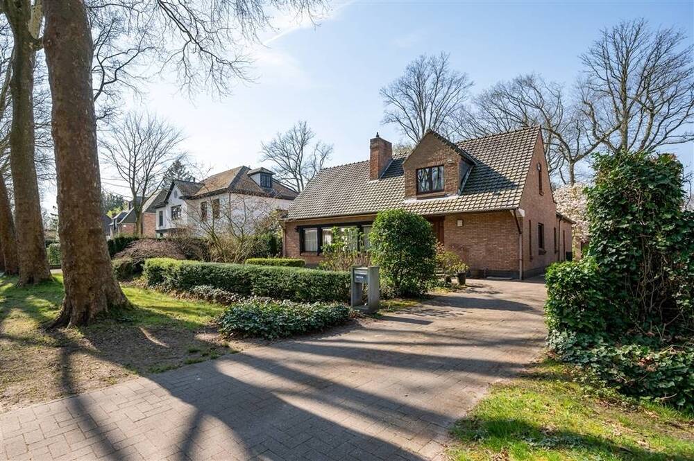 Huis te koop in Brasschaat 2930 699000.00€ 4 slaapkamers 260.00m² - Zoekertje 496824