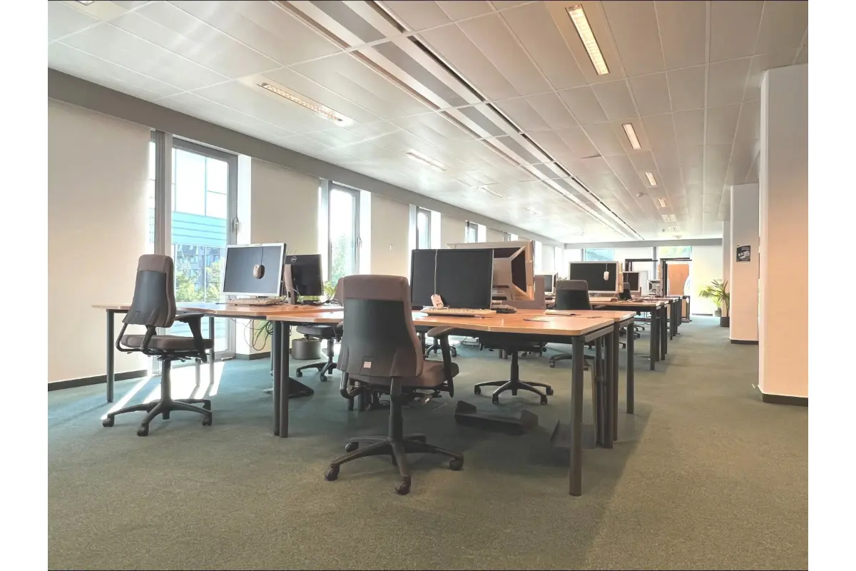 Handelszaak te  huur in Berchem 2600 14890.00€  slaapkamers 1191.00m² - Zoekertje 497289