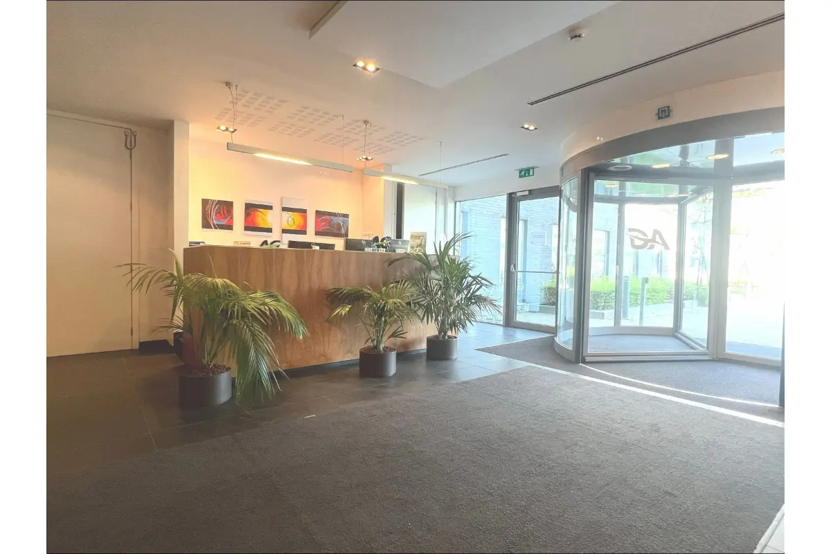 Handelszaak te  huur in Berchem 2600 23350.00€  slaapkamers 1868.00m² - Zoekertje 497290