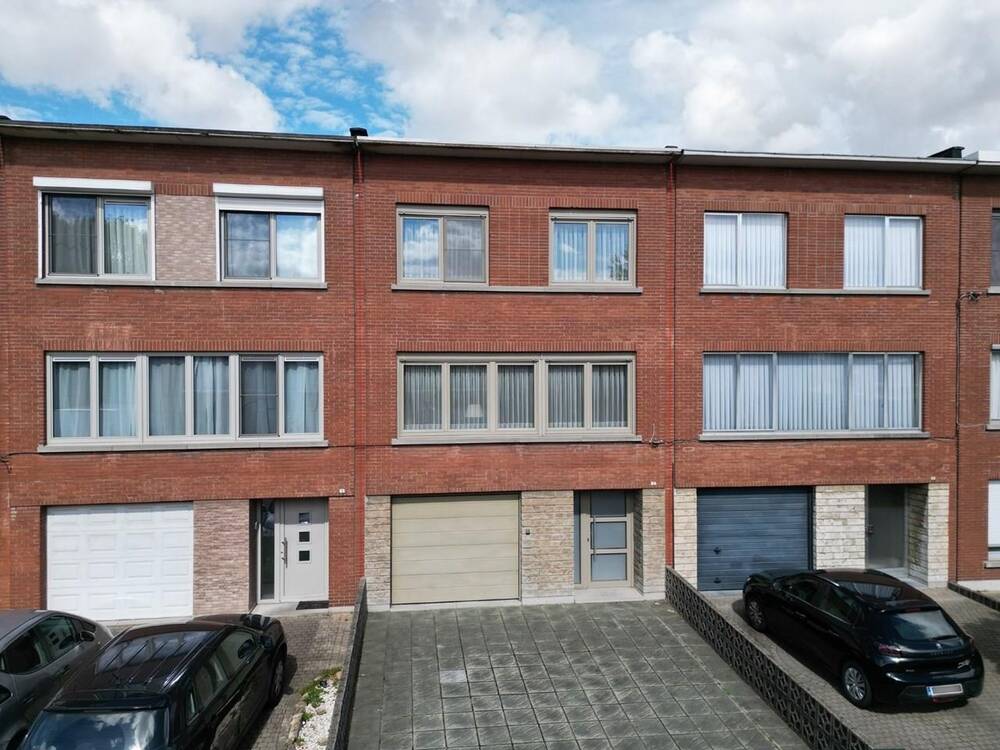 Huis te koop in Zwijndrecht 2070 325000.00€ 3 slaapkamers m² - Zoekertje 494978