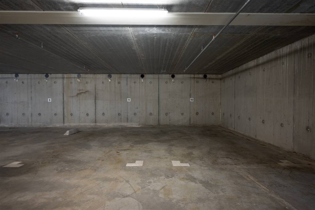 Parking & garage te  koop in Vorst 2430 13000.00€  slaapkamers m² - Zoekertje 495423