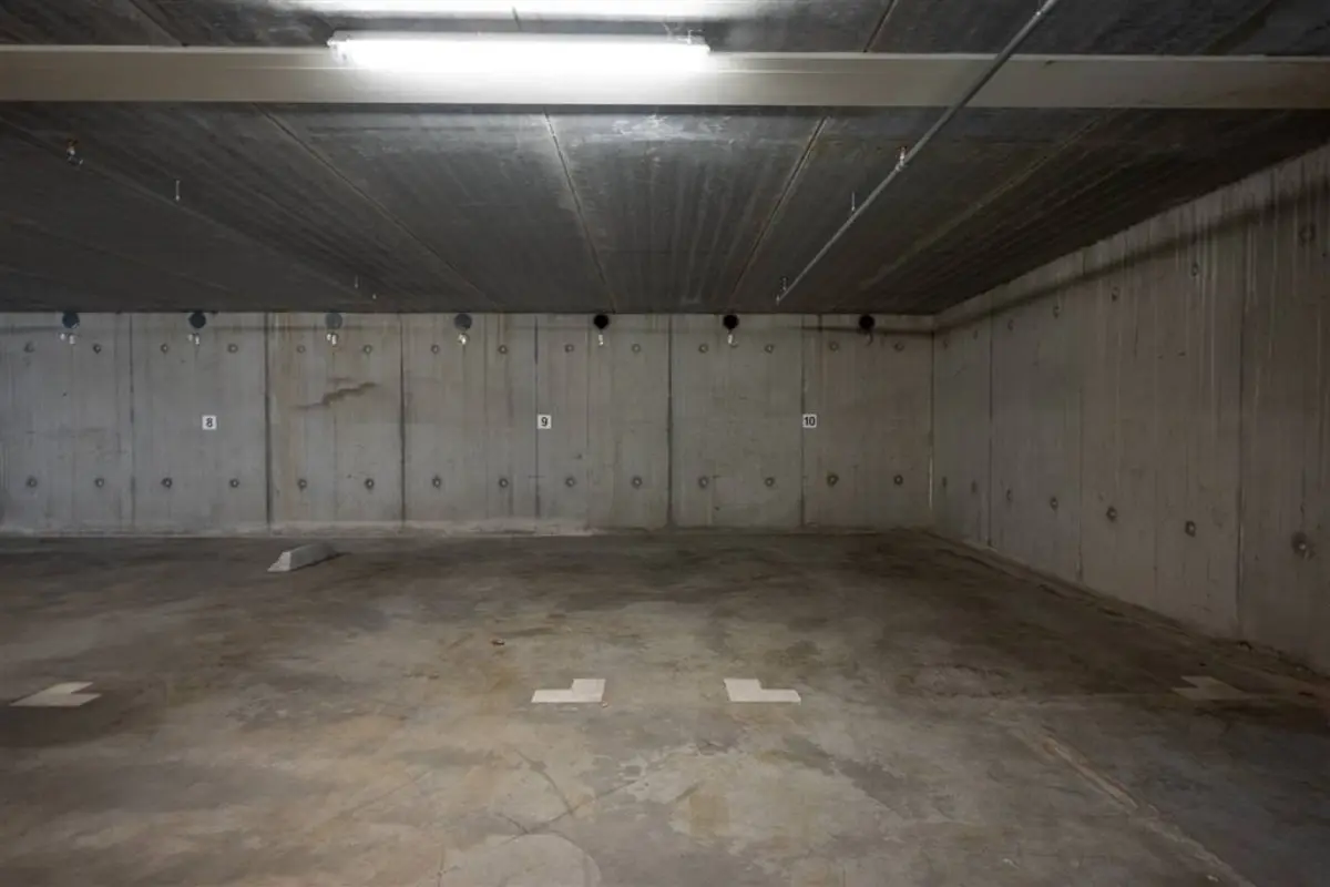 Parking te  koop in Vorst 2430 13000.00€  slaapkamers m² - Zoekertje 495423