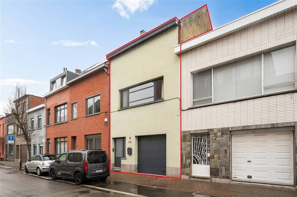 Huis te koop in Merksem 2170 369000.00€ 3 slaapkamers 180.00m² - Zoekertje 495829
