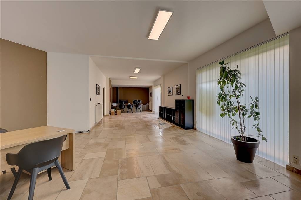 Handelszaak te  huur in Deurne 2100 975.00€  slaapkamers m² - Zoekertje 495519