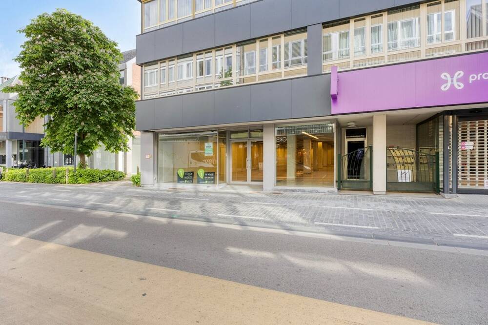Handelszaak te koop in Mol 2400 375000.00€ slaapkamers m² - Zoekertje 495427