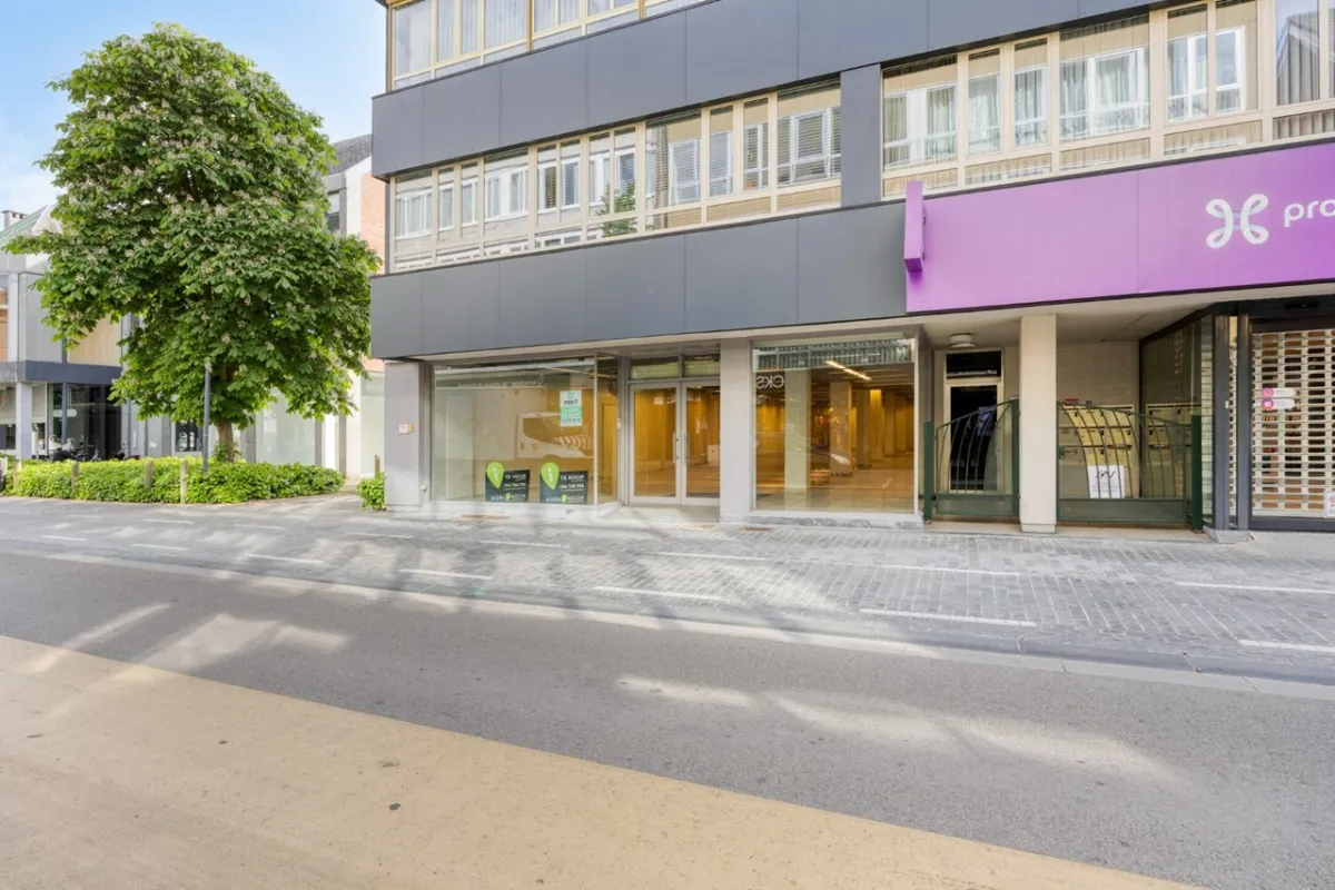 Handelszaak te  koop in Mol 2400 375000.00€  slaapkamers m² - Zoekertje 495427