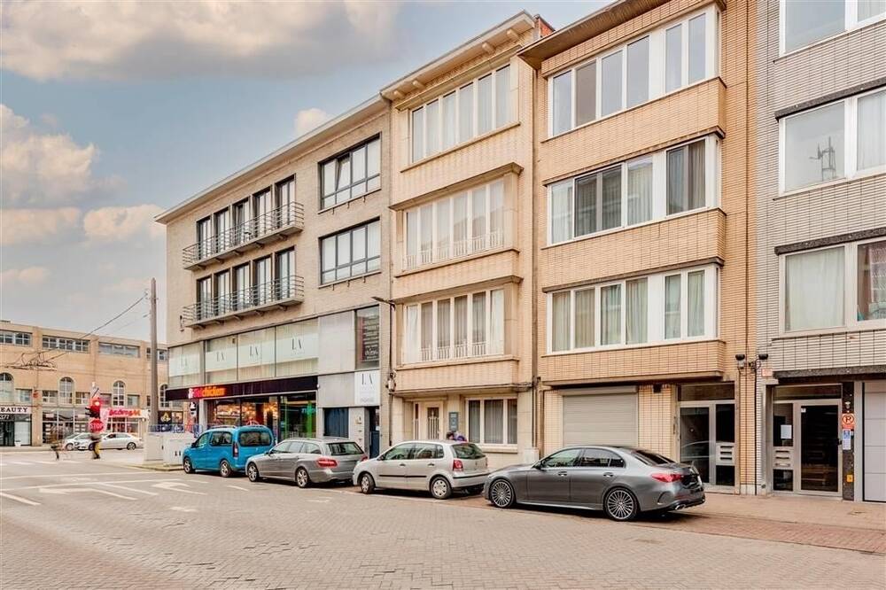 Huis te koop in Merksem 2170 475000.00€ 6 slaapkamers 320.00m² - Zoekertje 495515
