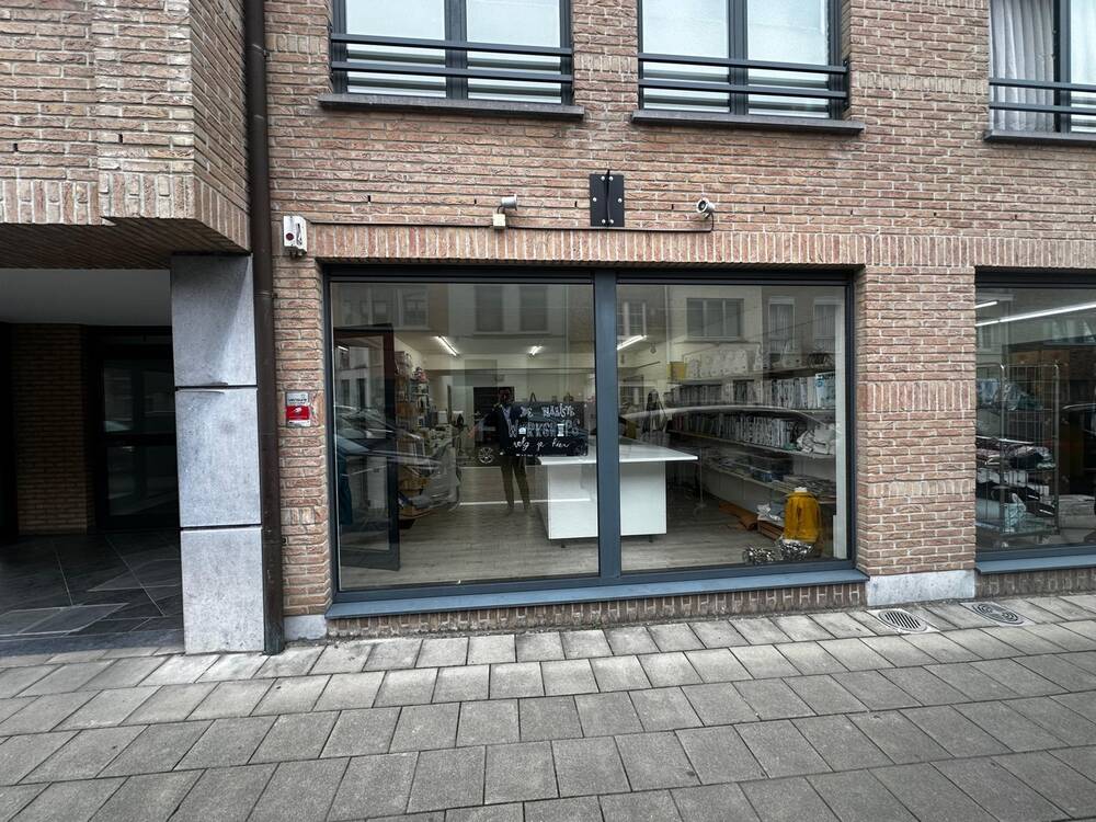 Handelszaak te in Lier 2500 975.00€ slaapkamers 95.00m² - Zoekertje 495241