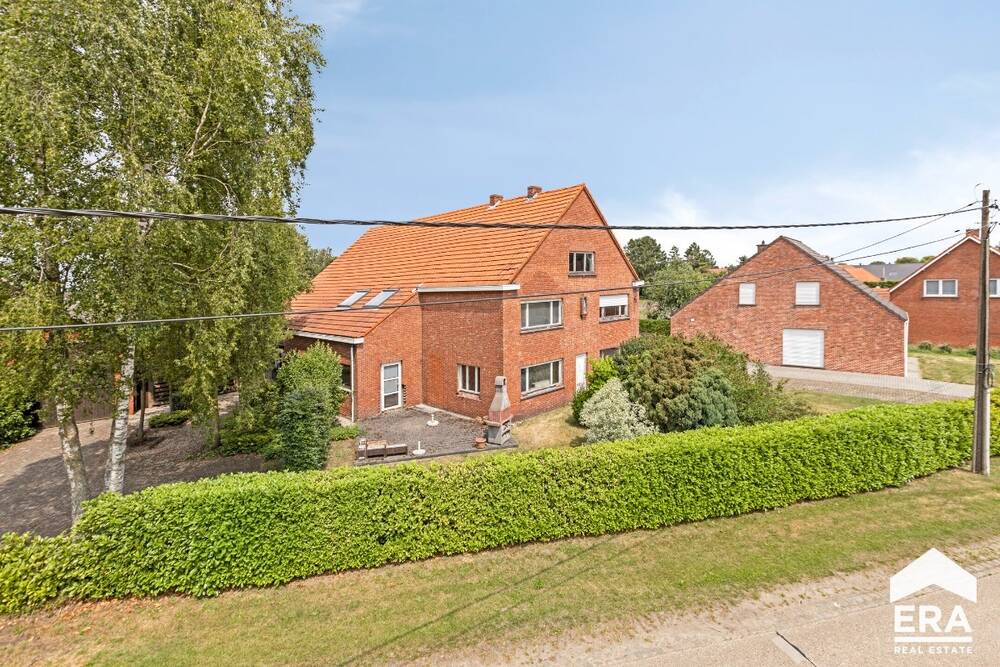Huis te koop in Retie 2470 550000.00€ 5 slaapkamers 348.00m² - Zoekertje 510859