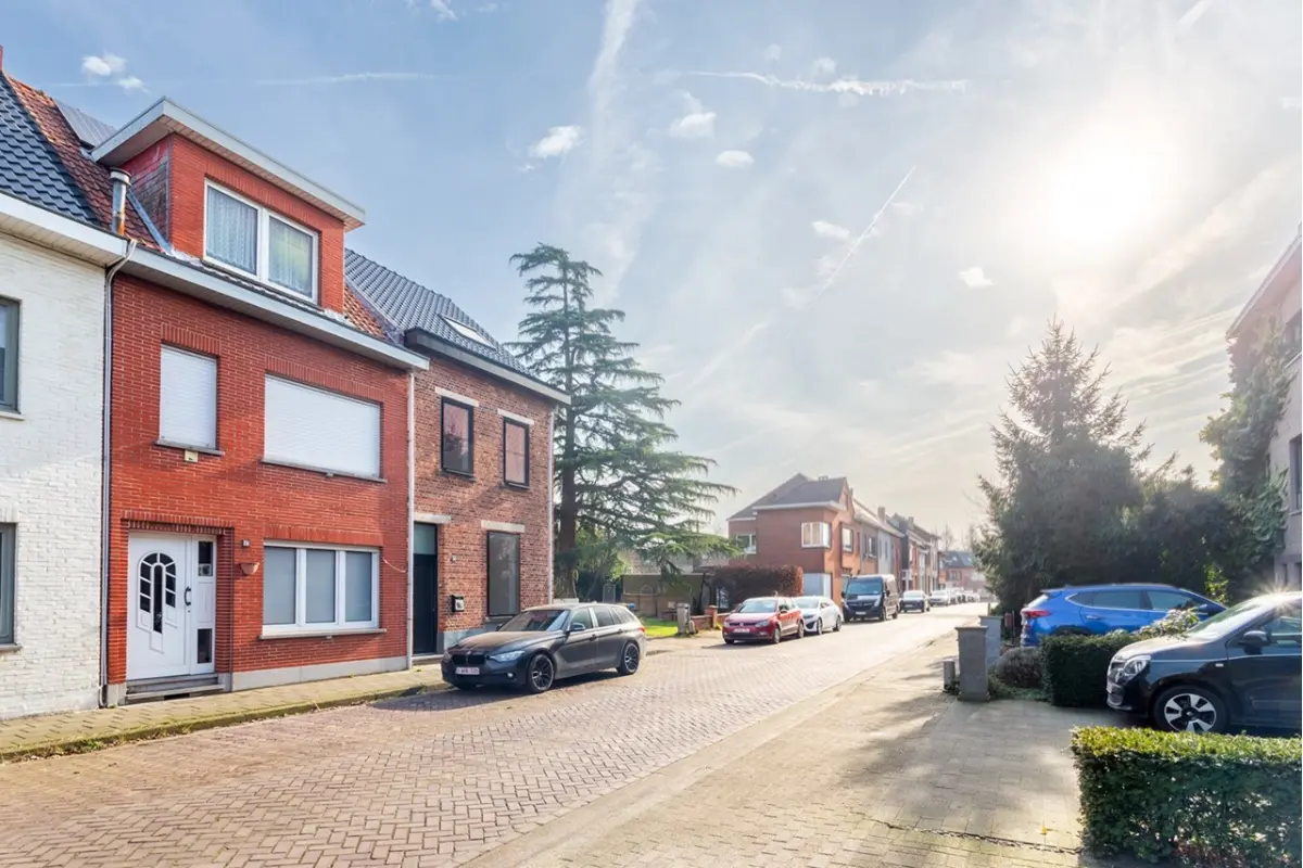 Huis te  koop in Burcht 2070 330000.00€ 4 slaapkamers 130.00m² - Zoekertje 511556