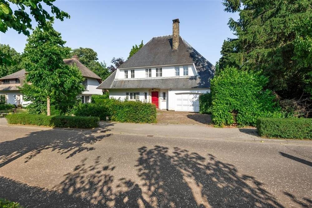 Huis te koop in Mortsel 2640 649000.00€ 4 slaapkamers 344.00m² - Zoekertje 517444