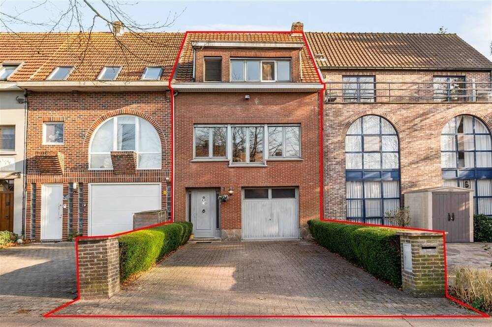 Huis te koop in Brasschaat 2930 380000.00€ 3 slaapkamers 140.00m² - Zoekertje 516363