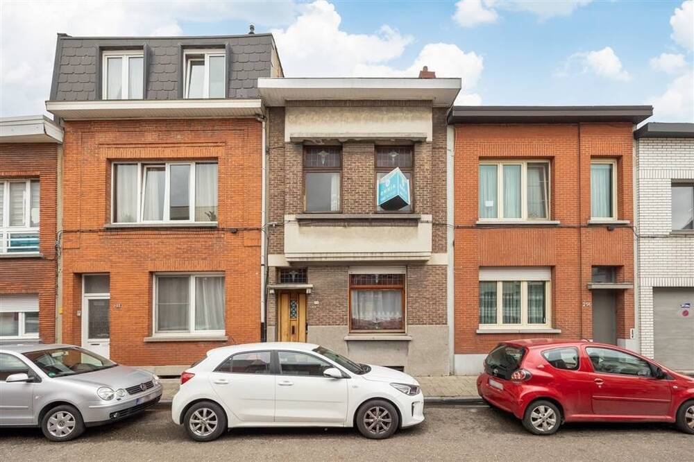 Huis te koop in Deurne 2100 249000.00€ 5 slaapkamers 178.00m² - Zoekertje 515511