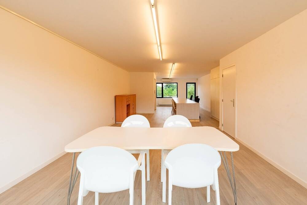 Handelszaak te huur in Mortsel 2640 830.00€ slaapkamers 14.00m² - Zoekertje 518387