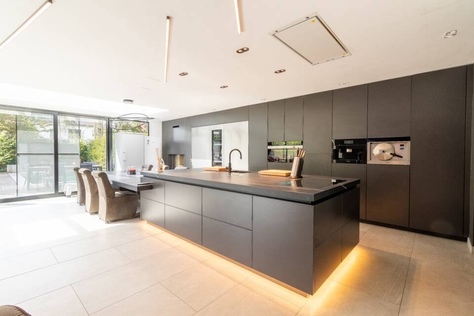 Huis te koop in Edegem 2650 980000.00€ 7 slaapkamers 400.00m² - Zoekertje 523944