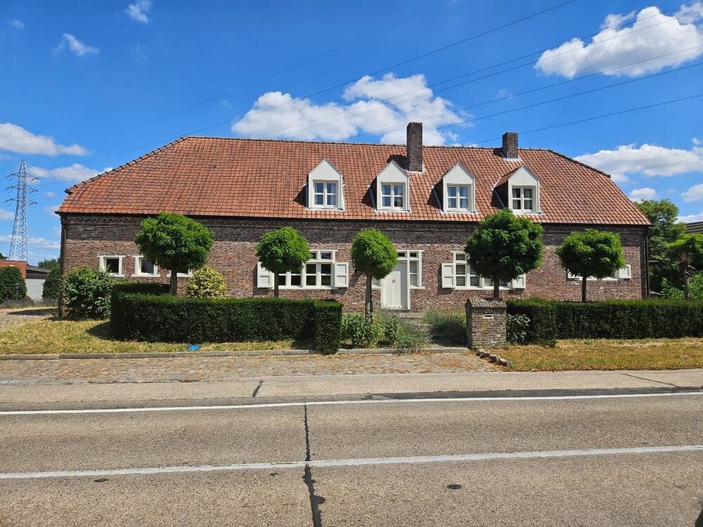 Huis te  huur in Mol 2400 1650.00€ 6 slaapkamers 431.00m² - Zoekertje 526043