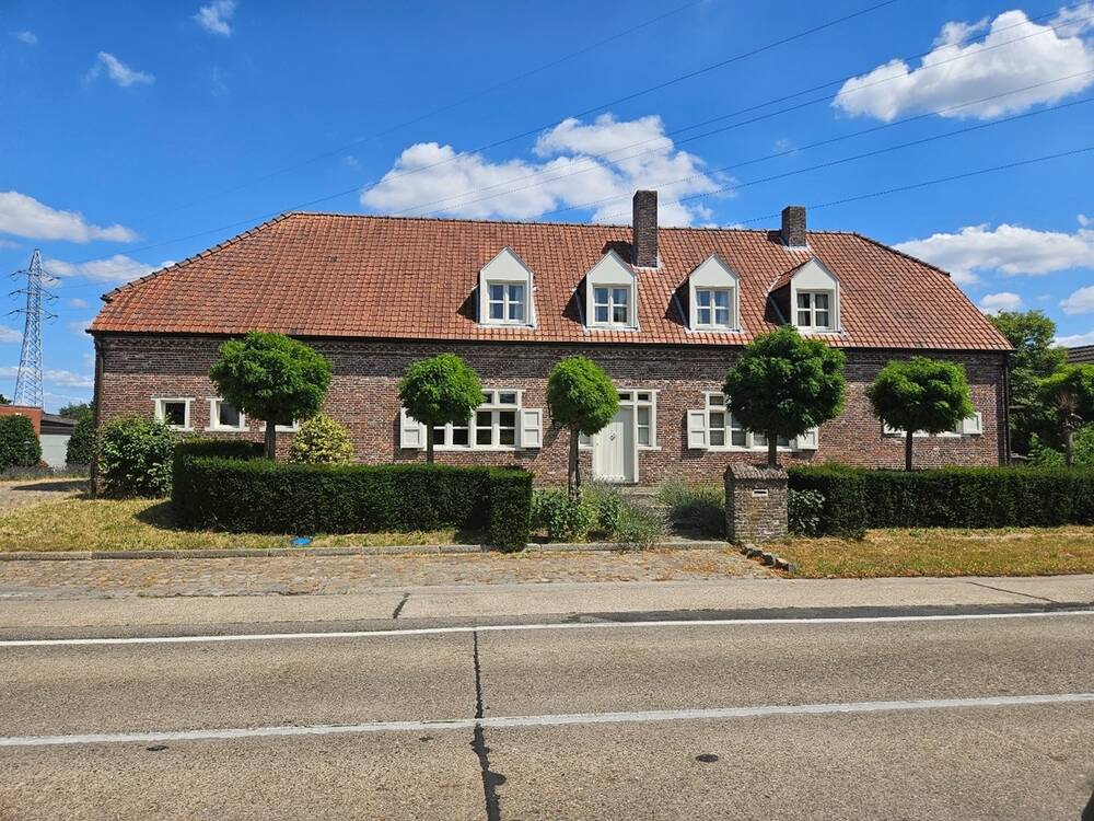 Huis te huur in Mol 2400 1650.00€ 6 slaapkamers 431.00m² - Zoekertje 526043