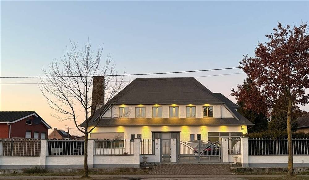 Huis te  koop in Oostmalle 2390 599000.00€ 5 slaapkamers 404.00m² - Zoekertje 526598