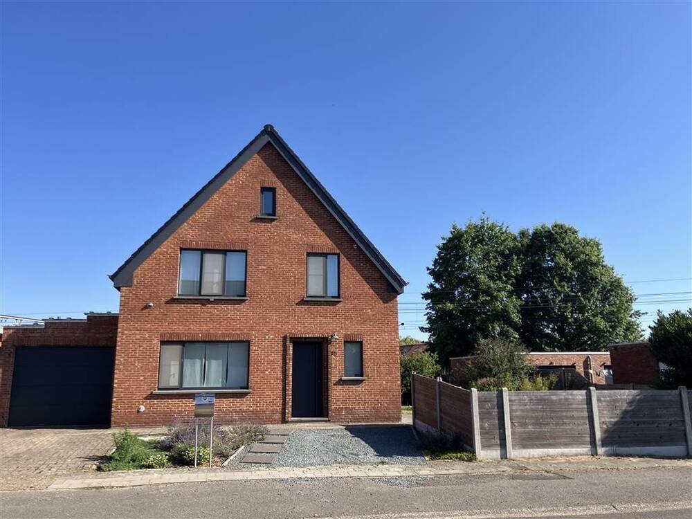 Huis te  huur in Herentals 2200 1300.00€ 3 slaapkamers 148.00m² - Zoekertje 529881