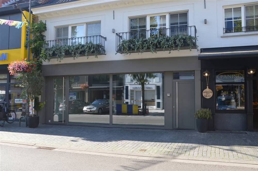 Handelszaak te  huur in Mol 2400 900.00€  slaapkamers 74.00m² - Zoekertje 530526