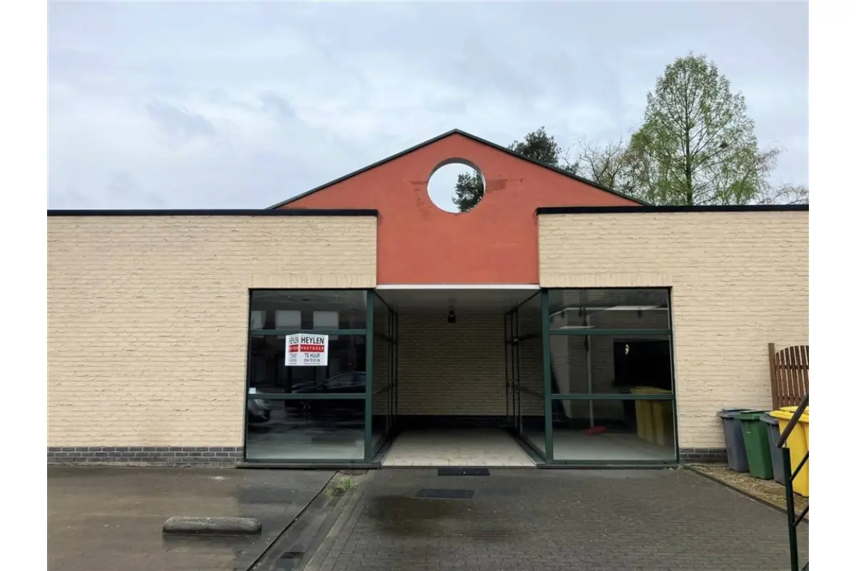 Handelszaak te  huur in Ramsel 2230 995.00€  slaapkamers 363.00m² - Zoekertje 712365