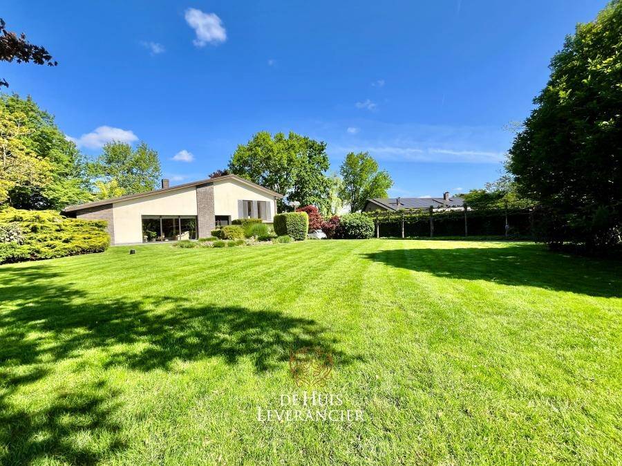 Villa te in Kontich 2550 997000.00€ 5 slaapkamers 346.00m² - Zoekertje 531260