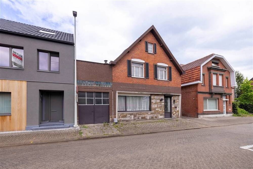 Huis te  koop in Malle 2390 324900.00€ 4 slaapkamers 220.00m² - Zoekertje 538685